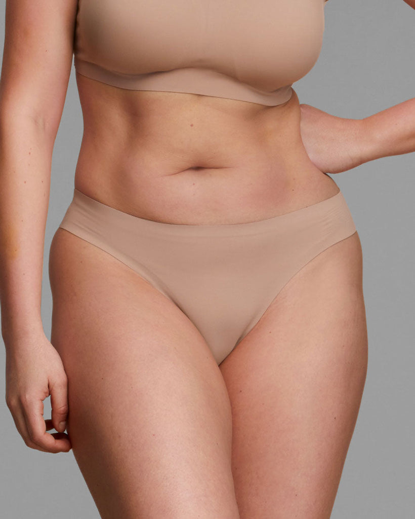 MID RISE SEAMLESS THONG - NUDE